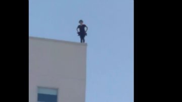 La mujer se lanzó al vacío de un edificio de 7 pisos.