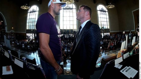 Saúl "Canelo" Álvarez tendrá una pelea difícil contra Kovalev, según Mauricio Sulaimán.