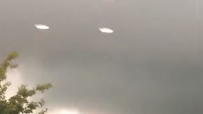 El tornado fue captado en video y fotos por personas en el área de Baytown.