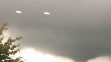 El tornado fue captado en video y fotos por personas en el área de Baytown.
