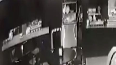 Video momento exacto en que sicarios matan a 4 con tiro de gracia, entre ellos a familiar de político