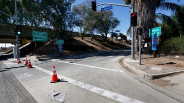 10/11/19 /LOS ANGELES/Ramp to the entrance of the 210 freeway closed at Maclay St. in San Fernando. Saddleridge Fire has forced mandatory evacuations and closed several freeways. (Aurelia Ventura/La Opinión)