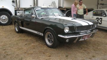 1024px-1966_Shelby_GT350_(2)
