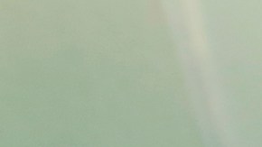 José y su esposa Esperanza muestran orgullosos y felices sus tarjetas de residencia. (Aurelia Ventura/ La Opinión)