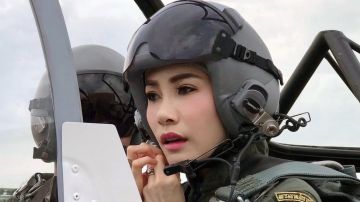 Sineenat Wongvajirapakdi, quien tiene instrucción de piloto, fue nombrada "consorte real" del rey de Tailandia el pasado julio.