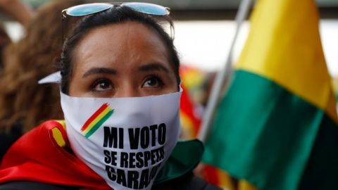 Los partidarios de Mesa denuncian que el gobierno alteró el recuento cuando apuntaba a una segunda vuelta.