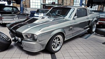 1200px-Ford_Mustang_Shelby_GT500_Eleanor_(34506444244)