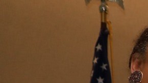 Acompañado de cuidadores de niños y algunos menores, el gobernador Newsom firmó ayer la medida AB 378. (Suministrada)