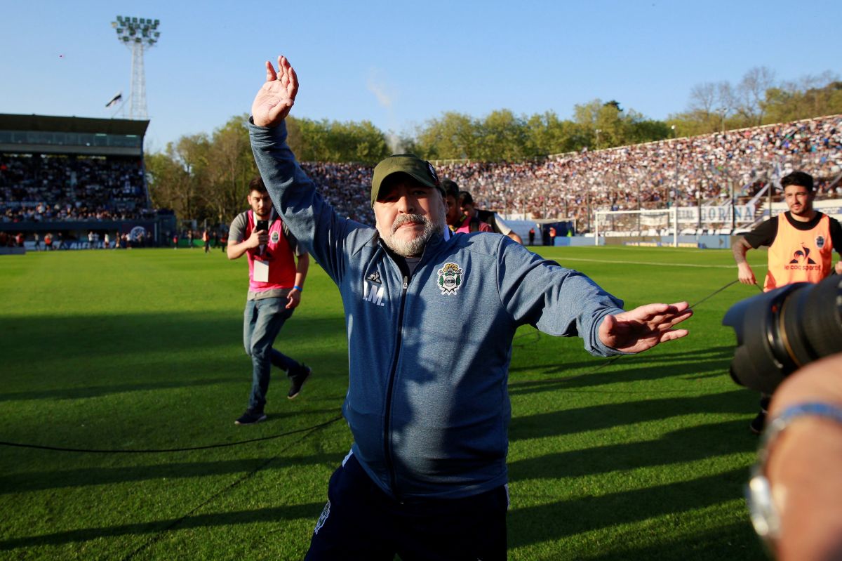 Maradona nos mostró su baile de la victoria.