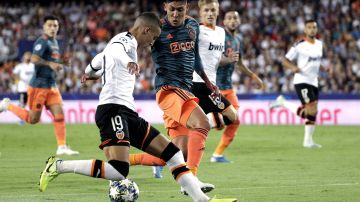 Ajax goleó 0-3 de visita al Valencia y ya son líderes de su grupo.