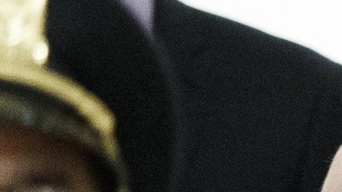 La ex embajadora de EEUU en Ucrania, Marie Yovanovitch (c) llega al Capitolio para testificar.