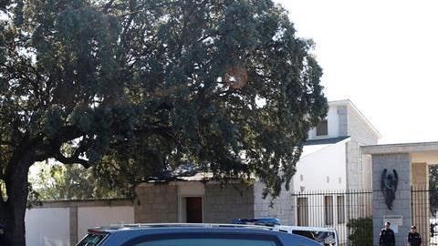 Llegan restos de Francisco Franco a cementerio El Pardo.