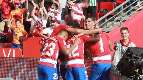 El Granada está en la cima de la tabla de la competición por encima del Barcelona, del Real Madrid y el Atlético de Madrid que son los favoritos.
