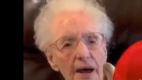 La espontaneidad de la abuela ha causado sensación.