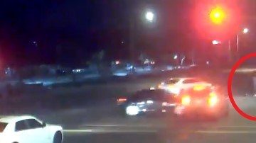 La familia se disponía a cruzar la avenida cuando se dio el percance.