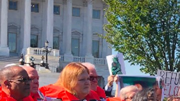 Activistas proinmigrantes protestan en el Capitolio contra las politicas migratorias de la Administración Trump.