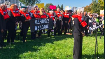 Activistas proinmigrantes protestan en el Capitolio contra las politicas migratorias de la Administración Trump.