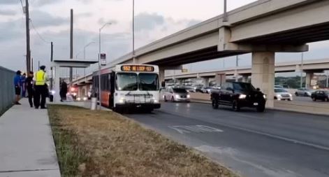 Las autoridades informaron que el ataque violento ocurrió el miércoles alrededor de las 7 a.m. en el autobús de la ruta 552.