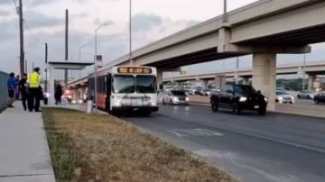Las autoridades informaron que el ataque violento ocurrió el miércoles alrededor de las 7 a.m. en el autobús de la ruta 552.