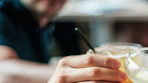 Algunos días, además de bebidas, también te dan comida ilimitada.