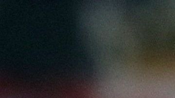 Gerard Piqué agradece al público del Barça asistente a la Ciudad de Praga.