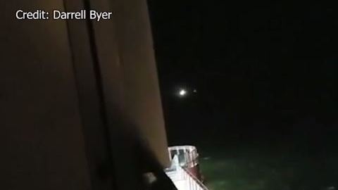 Según un comunicado de Carnival el hombre saltó desde el balcón de su habitación.