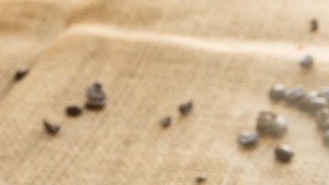 El cloruro de metileno se usa para eliminar la cafeína.