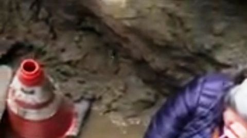 La víctima no identificada dentro del hueco