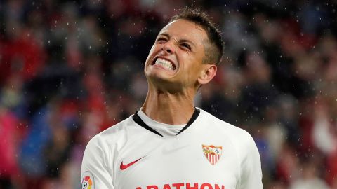 ‘Chicharito’ fue titular con Sevilla por primera vez en partido de La Liga.