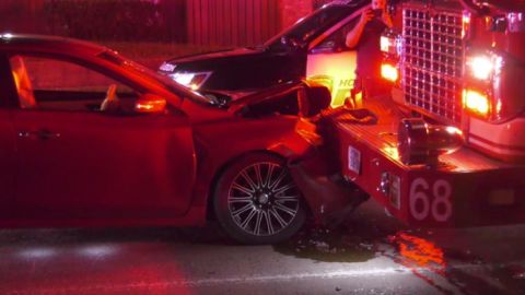 El conductor fue arrestado bajo la sospecha de que conducía bajo la influencia del alcohol.
