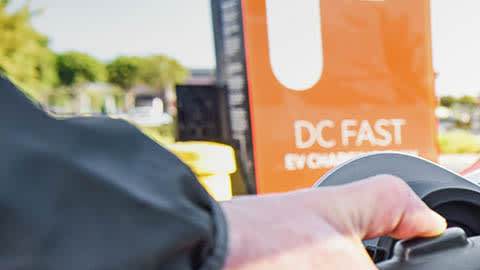 cr-cars-inlinehero-2019-chevrolet-boltev-charging-7-19-2