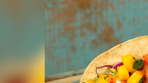 Los tacos mexicanos no se preparan con tortilla dorada.