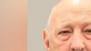 James Waren Dinkins, de 73 años, fue arrestado y se le entablaron cargos de asalto.