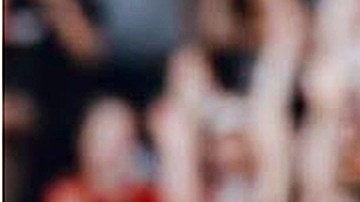 Carlos Vela festeja un gol con el LAFC.