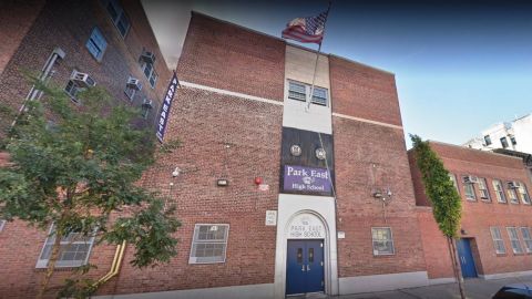 El crimen sucedió en Park East High School, 105th St
