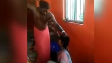 Con un palo, el sacerdote le dio una brutal golpiza a una mujer supuestamente "poseída".