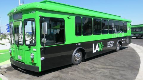 El colectivo LAX-it es gratis y llegarán a las terminales cada 3 o 5 minutos a recoger pasajeros. / twitter: @flylaxairport.