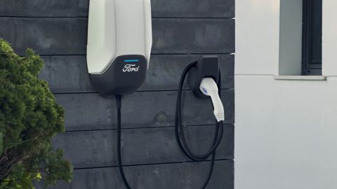 Ford construirá el sistema de recarga de autos más grande del país, aunque todavía no tiene un modelo eléctrico a la venta