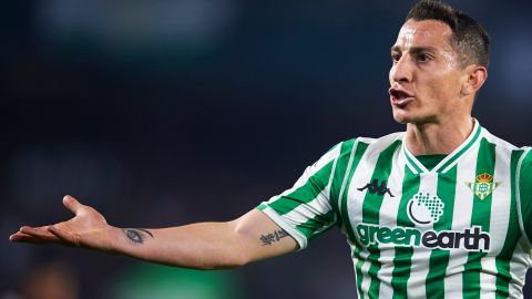 El mexicano del Betis dijo que no les puede ayudar mucho.