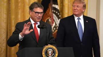 El Secretario de Energía Rick Perry (i), junto al presidente Donald Trump el 7 de julio de 2019 en la Casa Blanca.