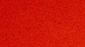 Bomberos recorren las carreteras rodeadas de fuego por el incendio de Kincade cerca de Geyserville, California.