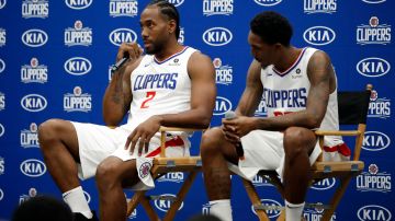 Kawhi Leonard y  Lou Williams, jugadores de los LA Clippers de la NBA.