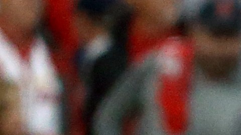 El cuarto juego se celebrará el lunes en el Busch Stadium .