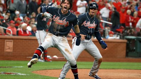 El cuarto juego se celebrará el lunes en el Busch Stadium .