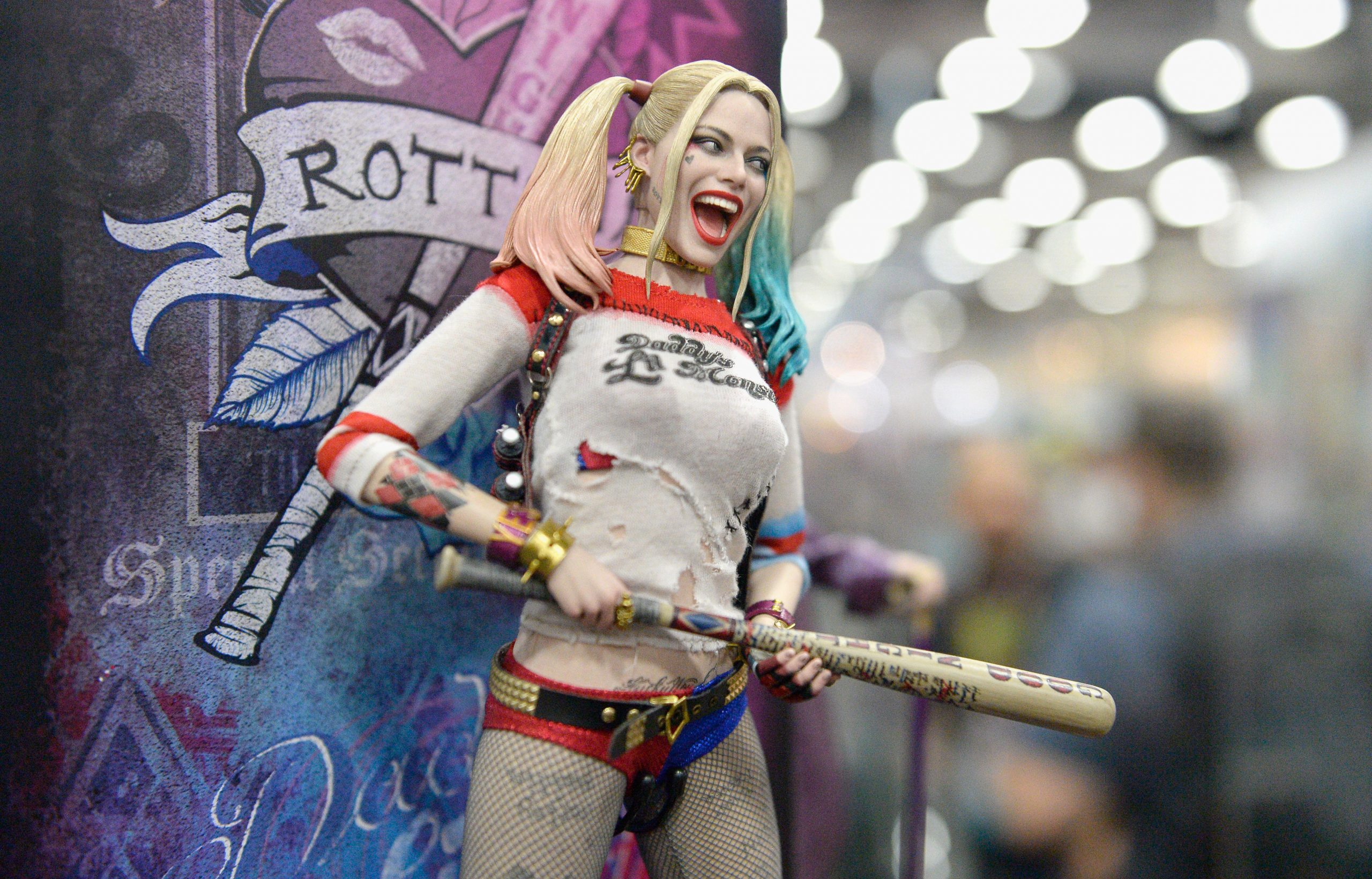 Estas famosas latinas se disfrazaron de Harley Quinn y lucieron un atrevido  mini short bicolor - La Opinión