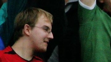 Los aficionados no ofendieron al portero rival.