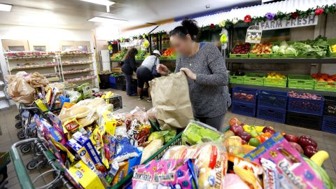 La demanda de alimentos  en Los Ángeles se ha ido por los cielos a partir de la pandemia. /fotos: archivo.