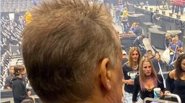 Eddie tomando foto al fan de Tool