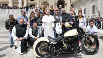 El grupo católico de "Jesus Bikers" presentó la Harley del 2016 personalizada al pontífice en julio del 2019