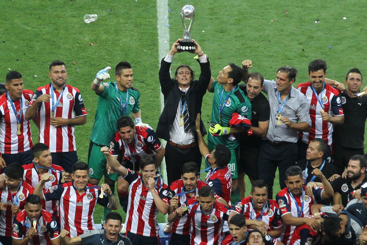 Almeyda ganó cinco títulos con Chivas.